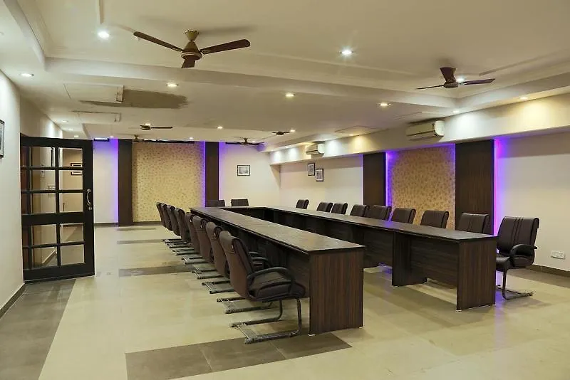 Fabhotel Signature Cyber Park Delhi  3*, Delhi (National Capital Territory of India)