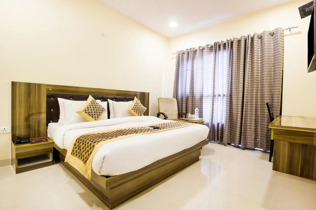 *** Hotel Fabhotel Signature Cyber Park Delhi  India